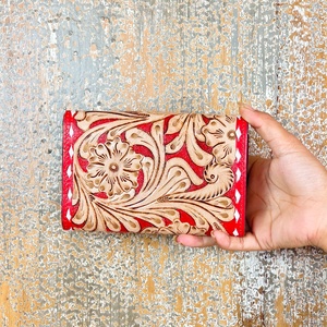 Nuevo y Moderno Tarjetero Monedero de Cuero Genuino 100% Tallado a Mano, Mini Cartera Roja para Mujer, Multiusos - Product Image 4