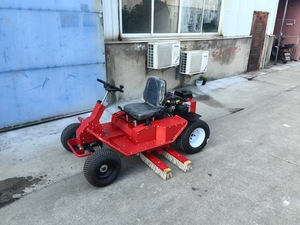 La mejor máquina de césped para campos deportivos, Peinador de relleno de arena con barredora de material PP sintético para campo de fútbol artificial - Product Image 3