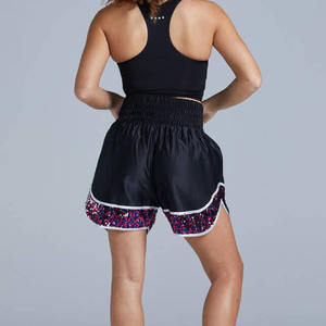 กางเกงขาสั้น MMA สำหรับผู้ชายน้ำหนักเบาสีพื้นสไตล์สตรีท - Product Image 3