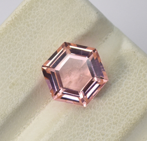 พลอยหกเหลี่ยมมอร์แกไนต์สีพีชขนาด6มม. ถึง20มม. ใช้ได้ทั้งเครื่องตัดในห้องปฏิบัติการทรงหกเหลี่ยมอัญมณีหลวมสำหรับเครื่องประดับ - Product Image 1
