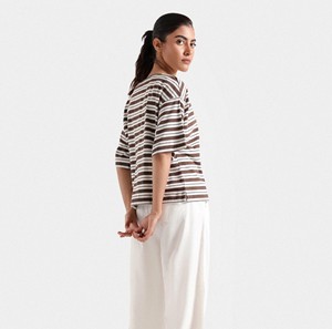 Vente en gros de t-shirt respirant à col rond confortable pour femmes coupe ample à manches courtes vêtements d'entraînement vêtements d'extérieur décontractés Style confort - Product Image 4