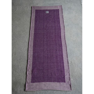 Esterilla de Yoga Restauradora One Universe Mantra, Color Morado, Esterilla de Algodón Orgánico Teñido con Hierbas - Product Image 2