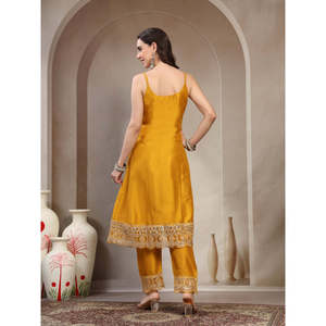 Kurta y Pantalones de Algodón y Georgette Amarillo para Mujer, Cuello Redondo Bordado, Estilo Bollywood, Ropa Étnica, Salwar Kameez - Product Image 3