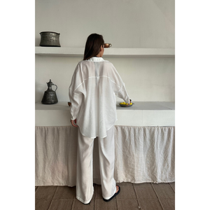 Conjunto de Camisa y Pantalones Blancos para Mujer - Product Image 1