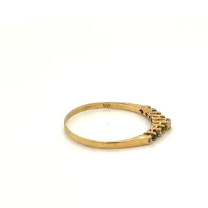 Anillo de oro amarillo de 14K, delicado y minimalista, Esmeralda fina y banda de diamantes, perfecto para apilar - Product Image 1