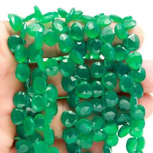 Cuentas facetadas de ónix verde en forma de corazón, cuentas sueltas de ónix verde natural en forma de briolette de 5 mm para colgantes de collar y fabricación de joyas. - Product Image 2