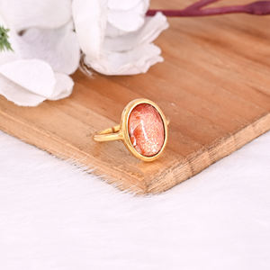 แหวนเงินแท้ 925 ประดับด้วยพลอยซันสโตนทรงรีธรรมชาติ ชุบทองคำแท้ ปรับขนาดได้ เครื่องประดับสไตล์คลาสสิก - Product Image 2