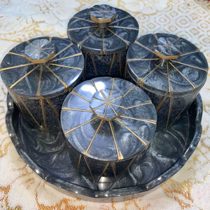 100% ensemble de quatre pots de qualité supérieure et plateau décoratif en résine couleur noir - Product Image 1