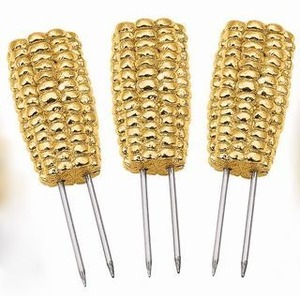 Porta maíz de diseño en forma de mano dorada con puntas de acero inoxidable, accesorio único y artístico para mesa de comedor de lujo - Product Image 6