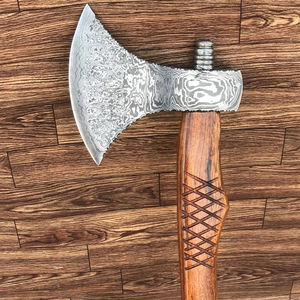 Hache de plein air en acier Damas à motif personnalisé, fabriquée à la main avec une poignée en bois lisse pour le camping, la chasse et le bushcraft - Product Image 5