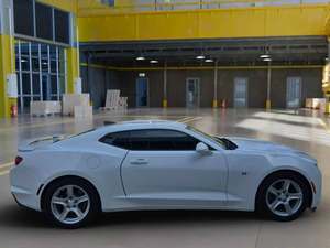 Chevrolet Camaro 1LT Coupé RWD 2020 Económico con Volante a la Izquierda/Derecha - Product Image 4