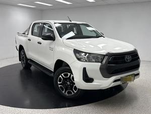 Toyota Hilux Diesel 4x4 Boîte de vitesses manuelle et automatique Intérieur foncé Corolla Mini Fabrication Direction à droite et à gauche à vendre - Product Image 2