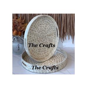 Le plus nouveau plateau de service martelé d'acier inoxydable de conception avec des poignées ensemble de deux plateaux de vaisselle de couleur argentée - Product Image 2