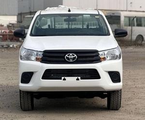 Toyota Hilux 2.4GD, Camioneta Diésel Manual, Tracción en las Cuatro Ruedas, 5 Asientos, 4 Puertas - Product Image 1