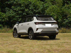 El Wuling Xingchen 2021 Equipado con un Motor 1.5T CVT Versión Xingyao es un SUV Compacto Lanzado por SAIC-GM-Wuling - Product Image 2