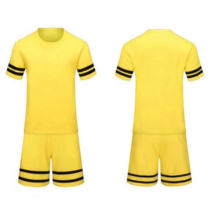 Uniforme de fútbol profesional de secado rápido, material cómodo, jersey con pantalones cortos a juego para torneos y ligas. - Product Image 5