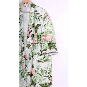 Fabrication de veste matelassée pour femmes de style kimono, coton biologique, réversible, écologique, hiver, motif floral peint à la main, ceinture - Product Image 4