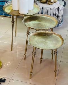 Elegante Mesa Auxiliar de Aluminio para Interiores de Apartamentos y Estudios, que Realza los Espacios Compactos con un Diseño Metálico Elegante - Product Image 2