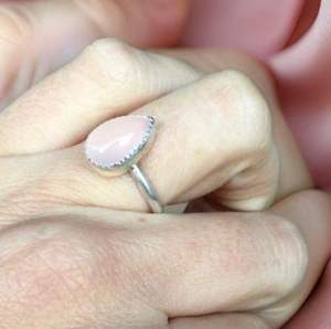 แหวนเวอร์เมอิลวินเทจได้รับการรับรองจาก IGI เงินสเตอร์ลิง925ทำด้วยมือมีเอกลักษณ์ดีไซน์คลาสสิกดีไซน์ลูกแพร์ตัดเป็นควอตซ์ธรรมชาติ - Product Image 4