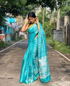 Hermoso Sari de seda india tradicional con pallu rico y trabajo jacquard estirable para fiestas de verano e invierno - Product Image 6