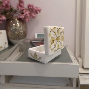 Exquisito joyero con incrustaciones de mármol hecho a mano con ilustraciones florales elegantes | Caja de almacenamiento de recuerdo de piedra rectangular de lujo - Product Image 3