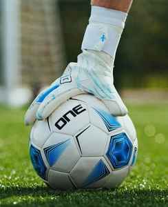 Guantes de portero de cuero Premium personalizables ajuste personalizado venta al por mayor fútbol látex agarre - Product Image 1