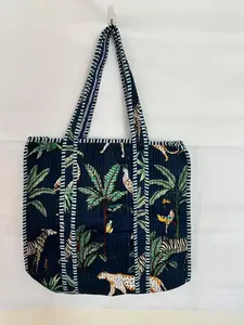 Sac fourre-tout matelassé en coton pour femme Sac à bandoulière lavable à imprimé floral avec deux poignées Écologique pour le shopping de yoga - Product Image 4