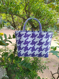 Sac fourre-tout tissé écologique avec un design artistique idéal pour les sorties décontractées et à la plage - Product Image 4