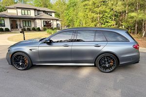 Mercedes-AMG E63 S Wagon 2021 Usado en Excelentes Condiciones, 603 hp, Motor V8 Biturbo, Tracción en las Cuatro Ruedas, Color Gris Selenita Magno - Product Image 2
