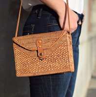 Exportation de grandes quantités à des prix préférentiels de sacs à main en rotin de haute qualité