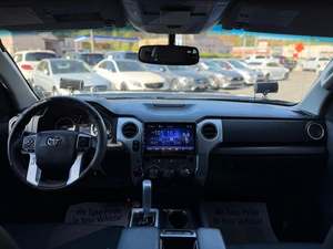 CLEAN 2014 To-yo-ta Tund-ra SR5 Doble cabina 5.7L 4WD - Product Image 6