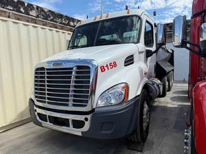 รถบรรทุกพ่วงพื้นเรียบขนาด 10 ล้อ เครื่องยนต์ดีเซล สำหรับงานหนัก ขนส่งตู้คอนเทนเนอร์ และขนส่งทางถนน - Product Image 4