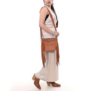 Bolso Bandolera de Cuero Genuino con Flecos de Gamuza, Hecho a Mano, Estilo Vintage, con Grabado Bohemio, para Dama, con Correa Ajustable - Product Image 2
