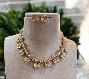 Conjunto de Rajwadi chapado en oro de calidad superior con pendientes para mujer, collar clásico de diseñador para ropa de boda - Product Image 2