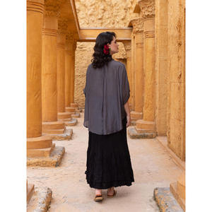 เสื้อปอนโชผ้าโมดอลปักลายดอกไม้ Amoura - Product Image 5