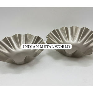 Bol à chocolat en métal créatif en gros, bol à dessert à volants, pour un usage domestique et hôtelier, par Indian Metal World - Product Image 4