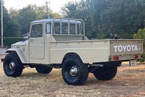 รถแลนด์ครุยเซอร์รุ่นคลาสสิค ปี 1981 แบบกระบะ ขับเคลื่อน 4 ล้อ เกียร์ธรรมดา 4 สปีด เครื่องยนต์ 4.2 ลิตร 2F 6 สูบ สภาพสมบูรณ์ ใช้งานได้ดีเยี่ยม สะอาด ดีเยี่ยมมาก - Product Image 4