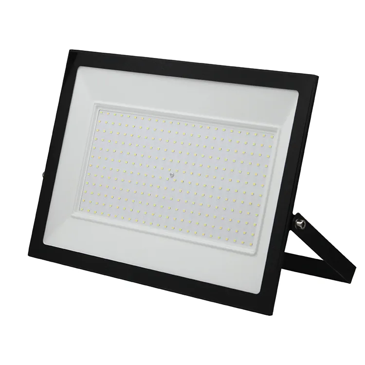 LEDフラッドライトで照明設定をカスタマイズし、さまざまな色温度と取り付け方法のオプションを提供