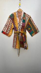 Chaqueta de invierno hecha a mano Kantha para mujer Cutwork Varsity Jacket con patrón único Regalo de mamá - Product Image 5