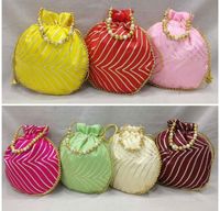 Sac Potli ethnique indien en satin brodé avec poignée en perles, sac à main pour femme, sac à cordon pour mariage, cadeaux de retour pour Sangeet, faveurs
