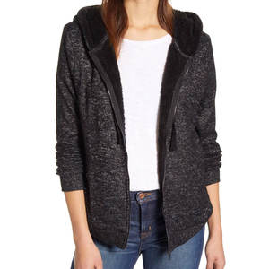 Logo minimaliste, finition lisse / Idéal pour les tenues saisonnières, sweat à capuche zippé pour femme, pour un usage décontracté, tissu doux au toucher, tendance - Product Image 1