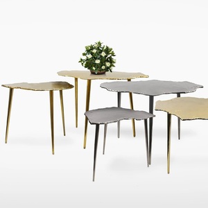 Table gigogne la plus étonnante avec cadre en fer massif plaqué or et dessus en marbre blanc Table basse pour la maison et l'hôtel Table d'appoint pour canapé - Product Image 5