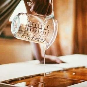 โต๊ะรับประทานอาหาร/กาแฟ ทำมือ ไม้กระถินเทศผสมเรซิ่น ดีไซน์หรูหรา ทันสมัย กันน้ำ เหมาะสำหรับห้องนั่งเล่น งานแต่งงาน ฉลองครบรอบ งานแสดงความเห็นใจ งานดีวาลี - Product Image 2