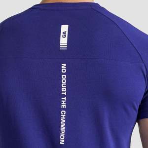 เสื้อยืดถักสีน้ำเงินอิเล็กทริก ดีไซน์เรียบง่าย - Product Image 3