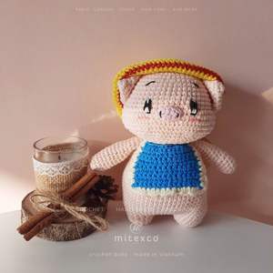 Jouet en peluche Amigurumi de cochon au crochet fait à la main | Peluche de porcelet en fil doux | Cadeau mignon pour les enfants et les amoureux des animaux de la ferme - Product Image 2