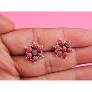 Pendientes de tuerca pequeños delicados hechos a mano simples de Plata de Ley 925, pendientes de tuerca finos delicados de Coral Natural - Product Image 3