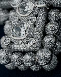 Collar con colgante de diamantes de diseño clásico para uso diario y ocasiones especiales disponible a precios asequibles de la India - Product Image 6