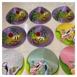 หมวกทรงกรวย ทำจากใบปาล์มธรรมชาติ พร้อมโครงไม้ไผ่ สำหรับกันแดดกลางแจ้ง ใช้ในงานเกษตรกรรม และเป็นของที่ระลึกสำหรับนักท่องเที่ยว ผลิตในเวียดนาม - Product Image 5