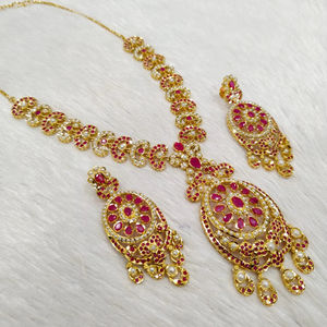 Ensemble de bijoux AD pour femmes Combo de colliers et de boucles d'oreilles pour mariages, fêtes et événements culturels - Product Image 1