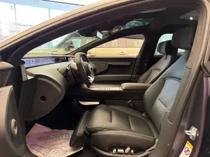 2025 a W a T R R 12 AWD Lithium R18, Motor de Tracción en las Cuatro Ruedas, Asientos de Cuero, Techo Panorámico, Cámara Trasera Oscura - Product Image 3